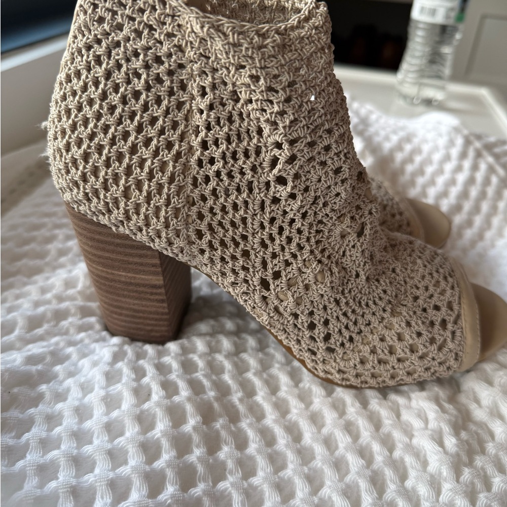 Jessica Simpson Tan stretch Crochet Heeled Boots size 6.5 - Picture 3 of 5